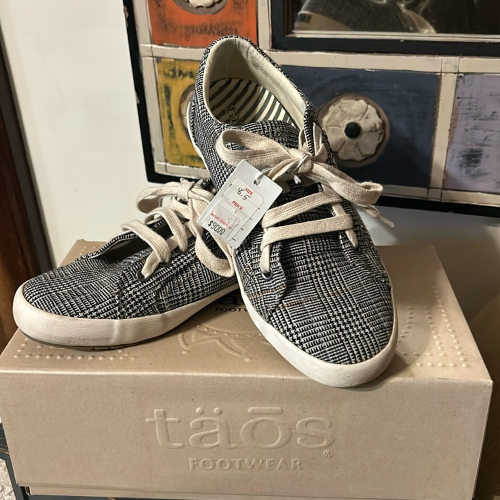 NWT Taos plaid houndstooth canvas star shoes